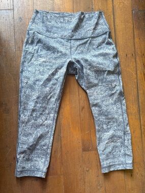 lululemon Wunder Under 23” SIZE 8